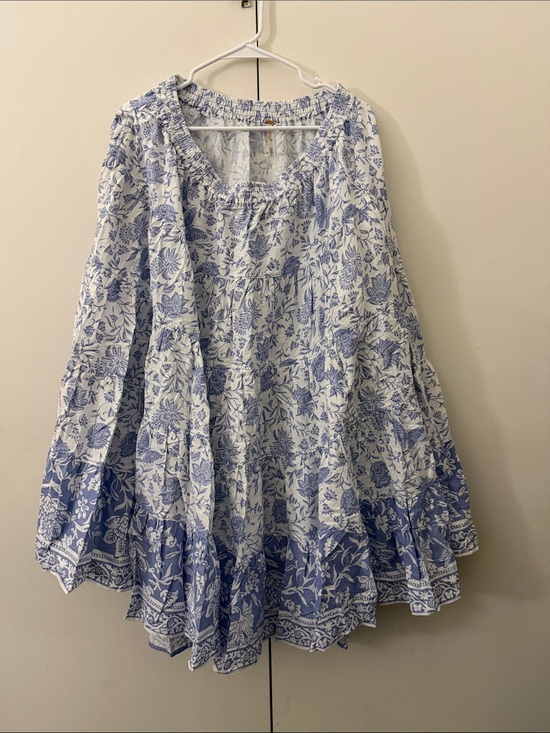 Free People Dresses & Skirts - Free People Blue and White Floral Midi Skirt